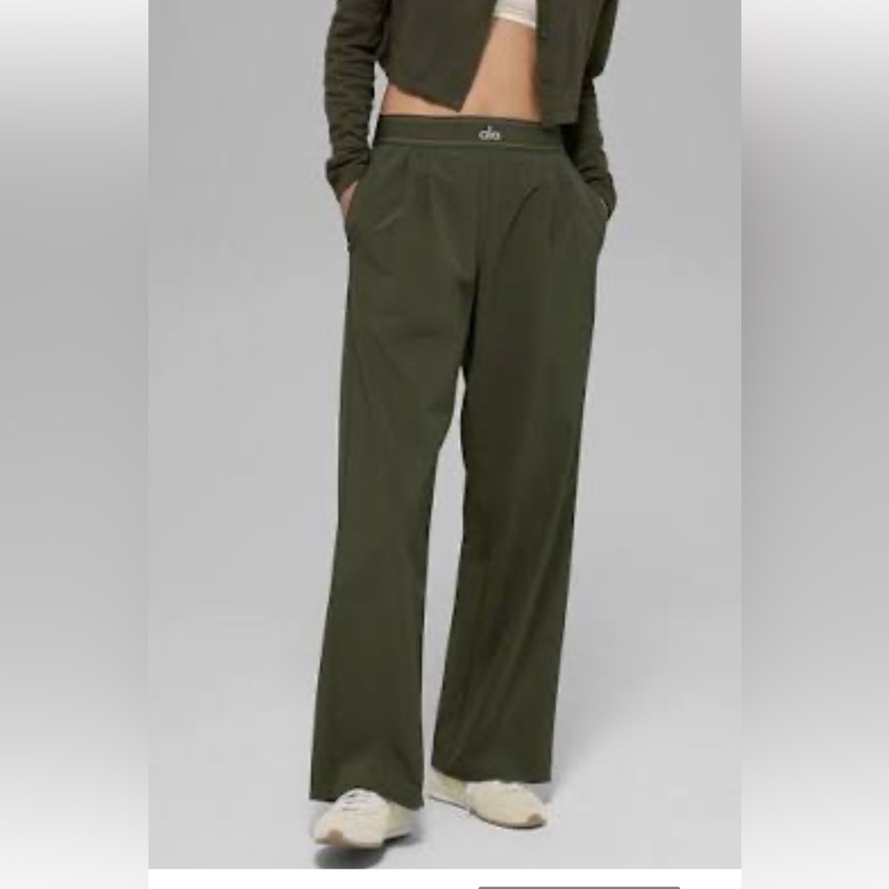 🤩NWT🤩 Alo Olive Green Suit Up Trouser 
Wide-Leg Pants Small *SOLD OUT ONLINE*